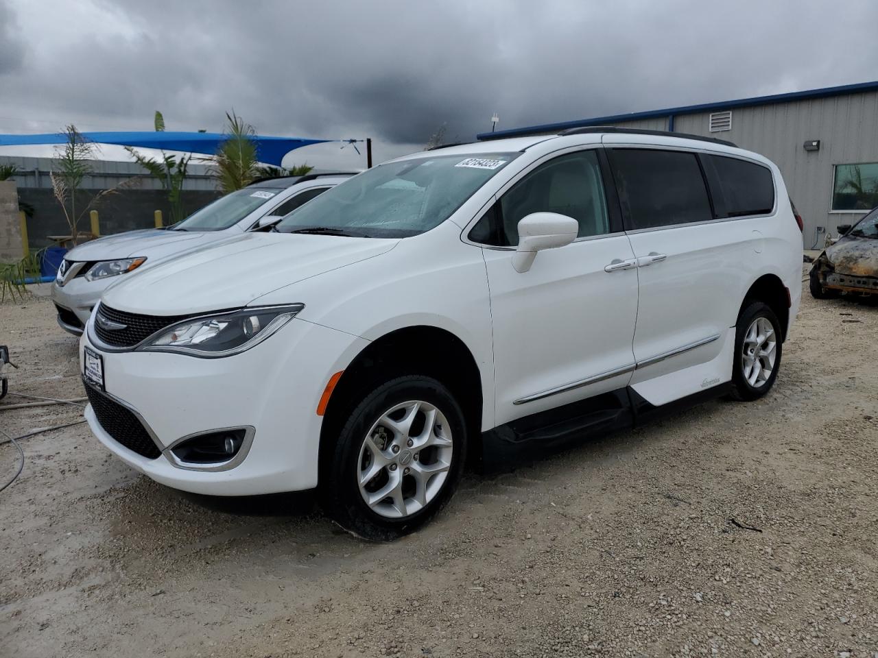 Изображение 1 2017 CHRYSLER PACIFICA TOURING L 2017 с VIN 2C4RC1BG4HR713158
