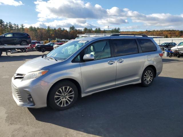 2018 TOYOTA SIENNA XLE 2018 image