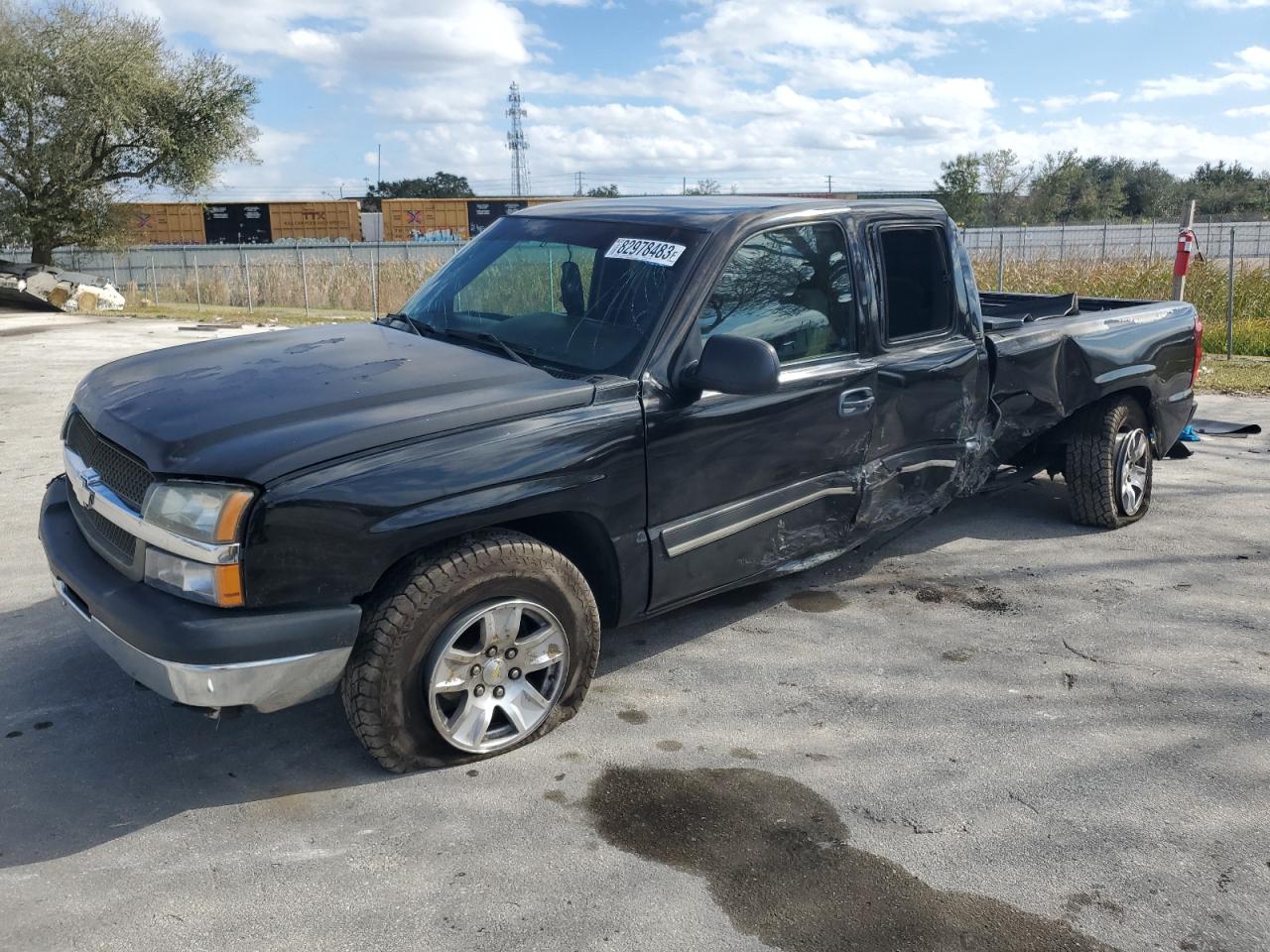 Image 1 of 2003 CHEVROLET SILVERADO C1500 2003 with VIN 2GCEC19T231281131