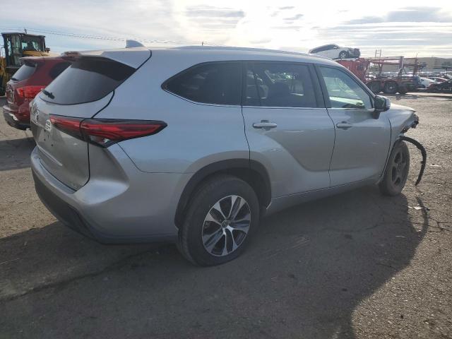 Image 3 of 2021 TOYOTA HIGHLANDER XLE 2021 with VIN 5TDGZRAH2MS064038