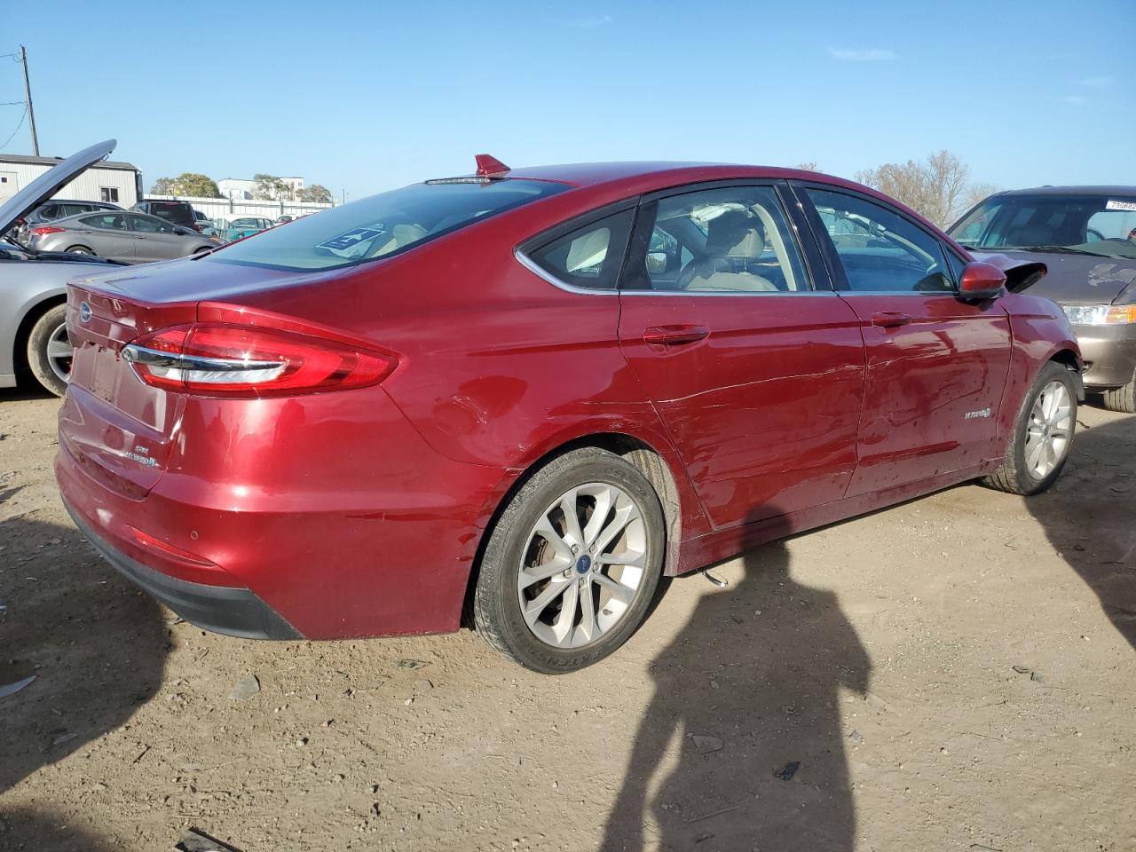 Image 3 of 2019 FORD FUSION SE 2019 with VIN 3FA6P0LU1KR224892