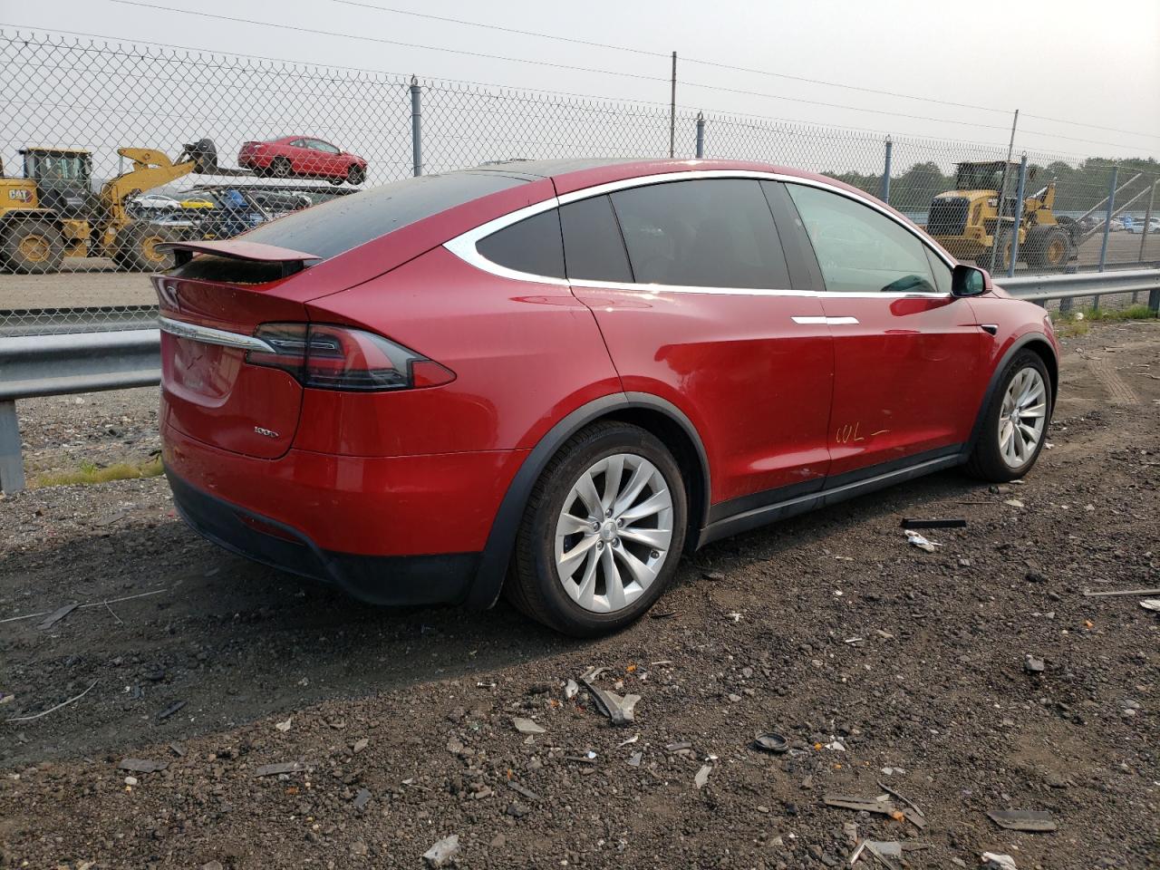 Image 3 of Tesla Model X 2018 with VIN 5YJXCAE20JF103329