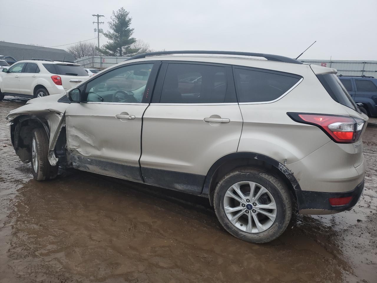 Image 2 of 2017 FORD ESCAPE SE 2017 with VIN 1FMCU9G97HUC05423