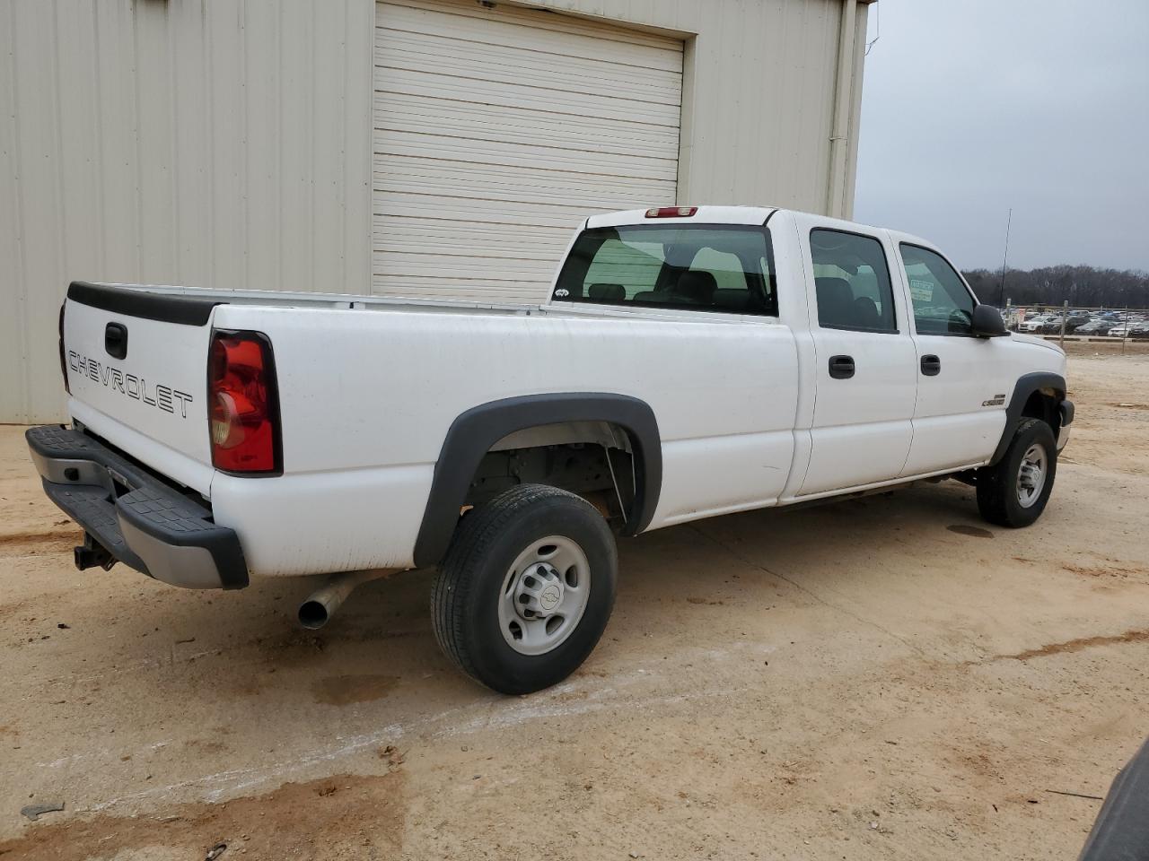 Image 3 of 2006 CHEVROLET SILVERADO C2500 HEAVY DUTY 2006 with VIN 1GCHC23D66F244634