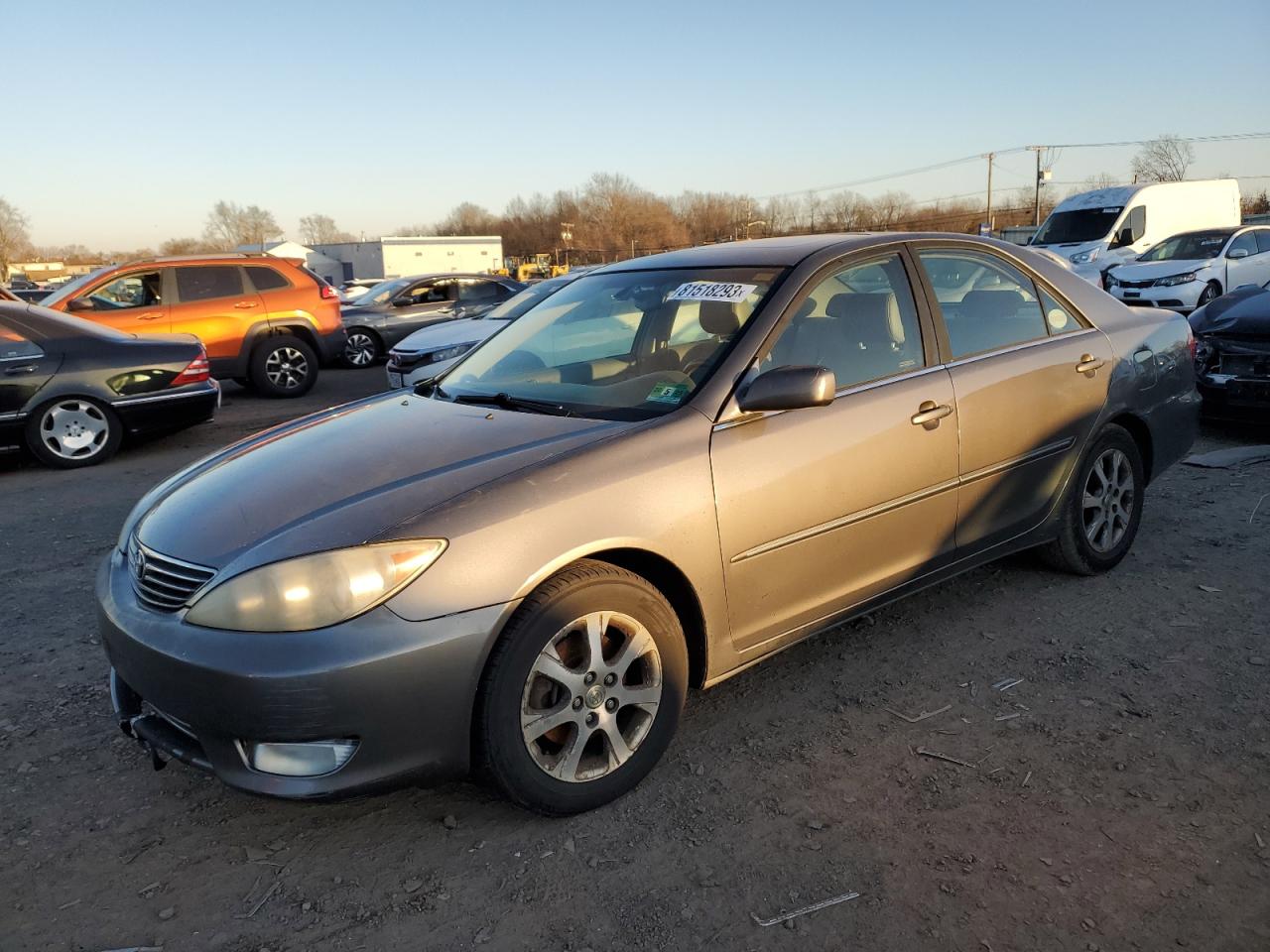 Obraz 1 z 2005 TOYOTA CAMRY LE 2005 z VIN JTDBF30K950162369
