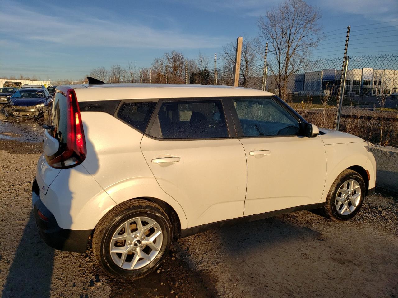 Obraz 3 z 2020 KIA SOUL LX 2020 z VIN KNDJ23AU2L7720171