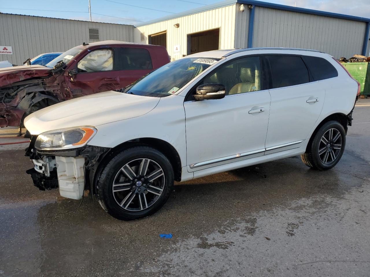 Image 1 of 2017 VOLVO XC60 T5 DYNAMIC 2017 with VIN YV440MDR1H2222707