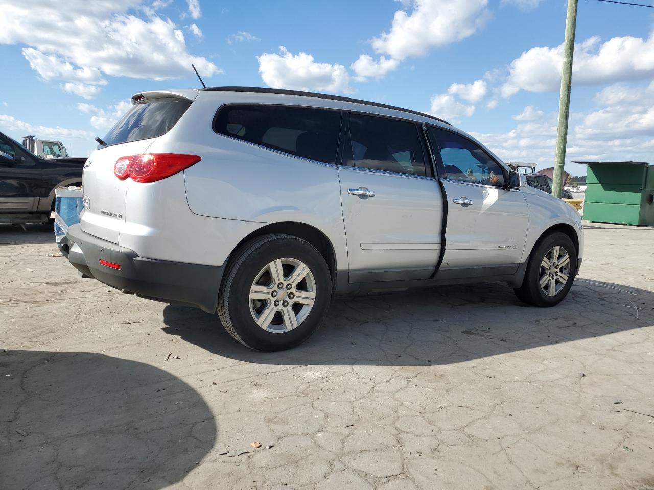 Image 3 of 2009 CHEVROLET TRAVERSE LT 2009 with VIN 1GNEV23D69S177579