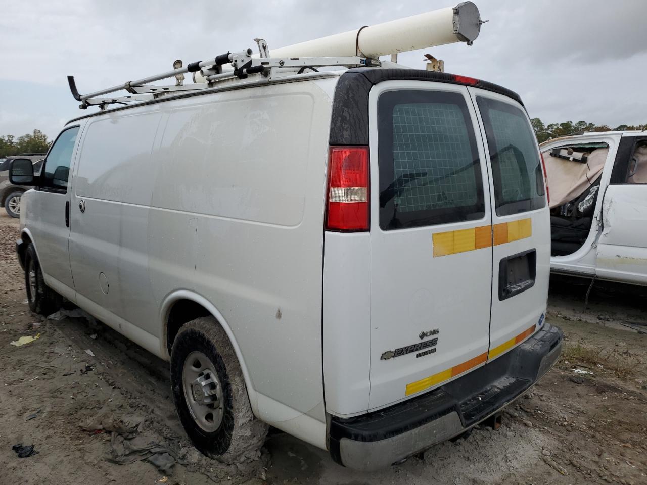 Image 2 of 2014 CHEVROLET EXPRESS G2500  2014 with VIN 1GCWGFCB2E1120857