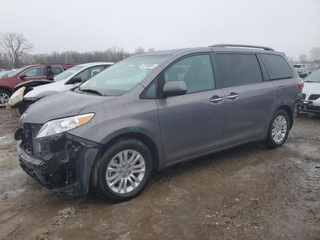 2017 TOYOTA SIENNA XLE 2017 image
