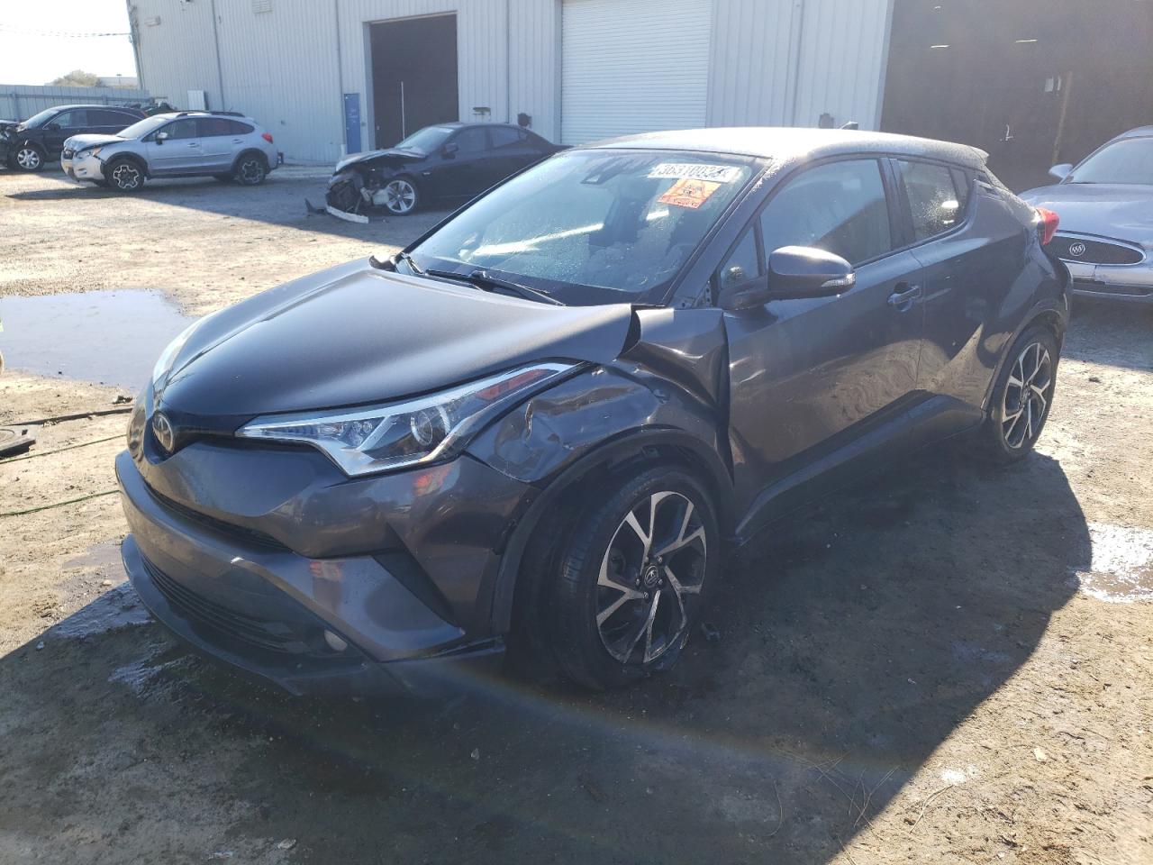 Obraz 1 z 2018 TOYOTA C-HR XLE 2018 z VIN NMTKHMBX6JR022312