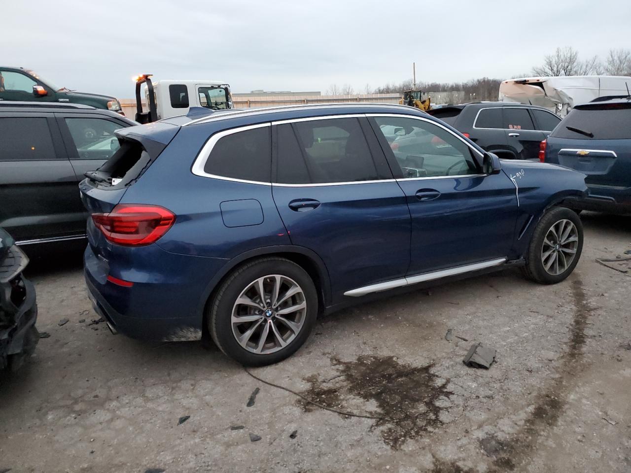 Obraz 3 z 2019 BMW X3 XDRIVE30I 2019 z VIN 5UXTR9C50KLP95260