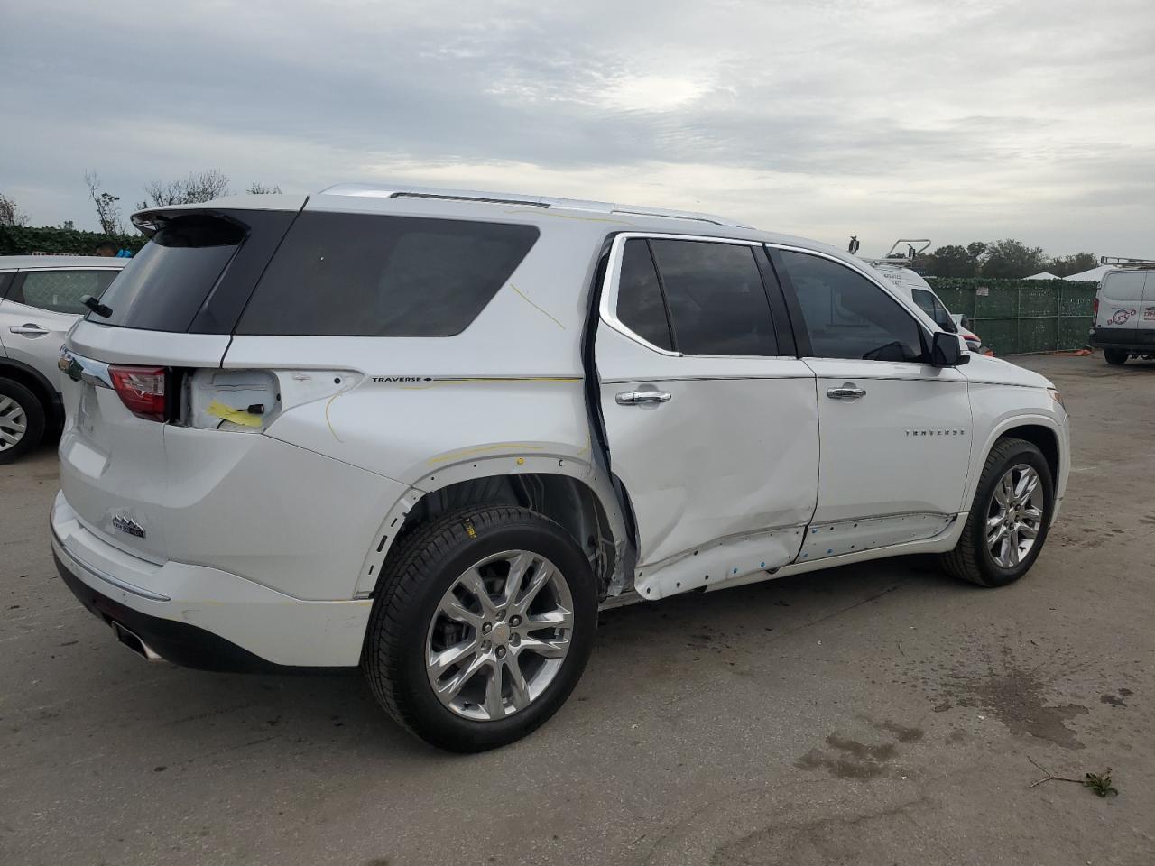 Image 3 of 2018 CHEVROLET TRAVERSE HIGH COUNTRY 2018 with VIN 1GNEVKKWXJJ255584
