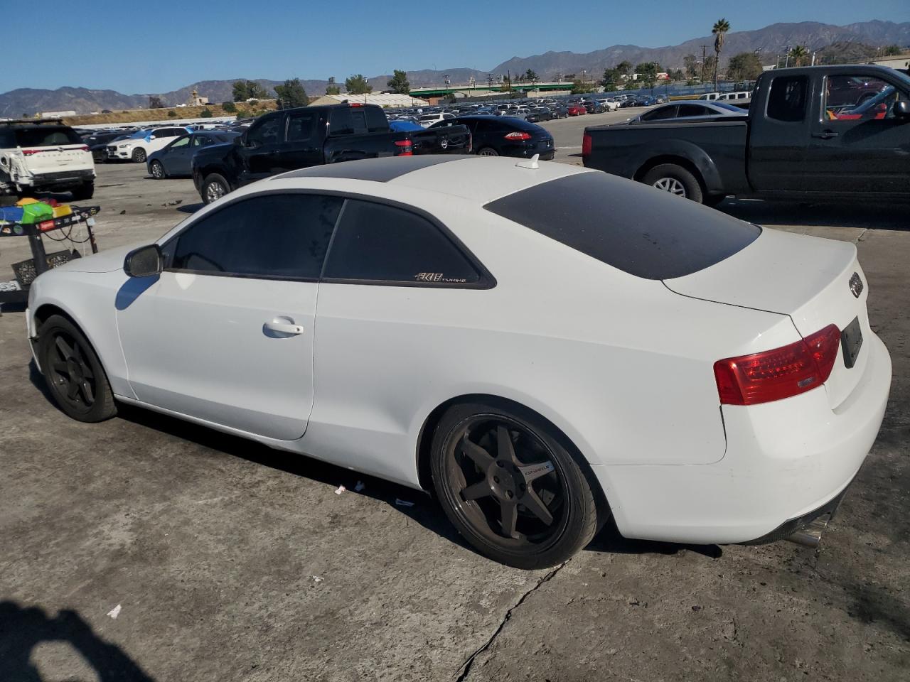 Изображение 2 Audi A5 Premium 2013 с VIN WAUCFAFR3DA058558