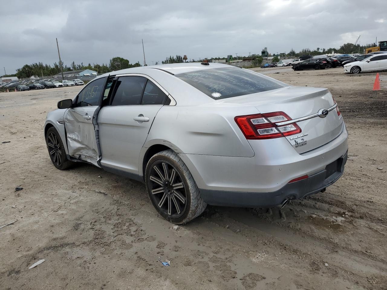 Image 2 of 2013 FORD TAURUS LIMITED 2013 with VIN 1FAHP2F86DG131640