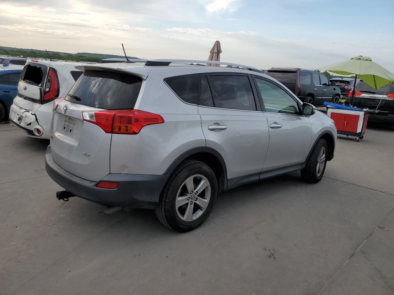 Image 3 of 2015 TOYOTA RAV4 XLE 2015 with VIN JTMWFREVXFJ038100
