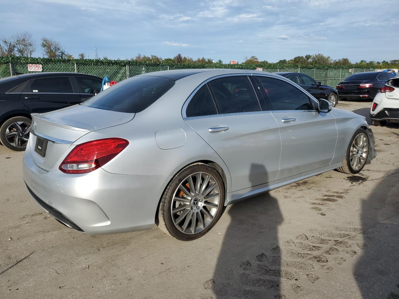 Изображение 3 2017 MERCEDES-BENZ C 300 2017 с VIN 55SWF4JB7HU229027