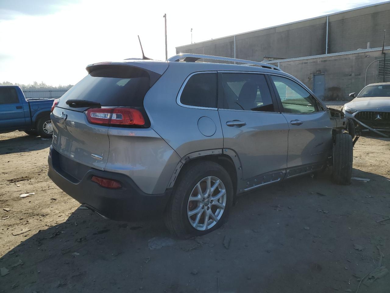 Obraz 3 z 2017 JEEP CHEROKEE LATITUDE 2017 z VIN 1C4PJMCS0HW585137