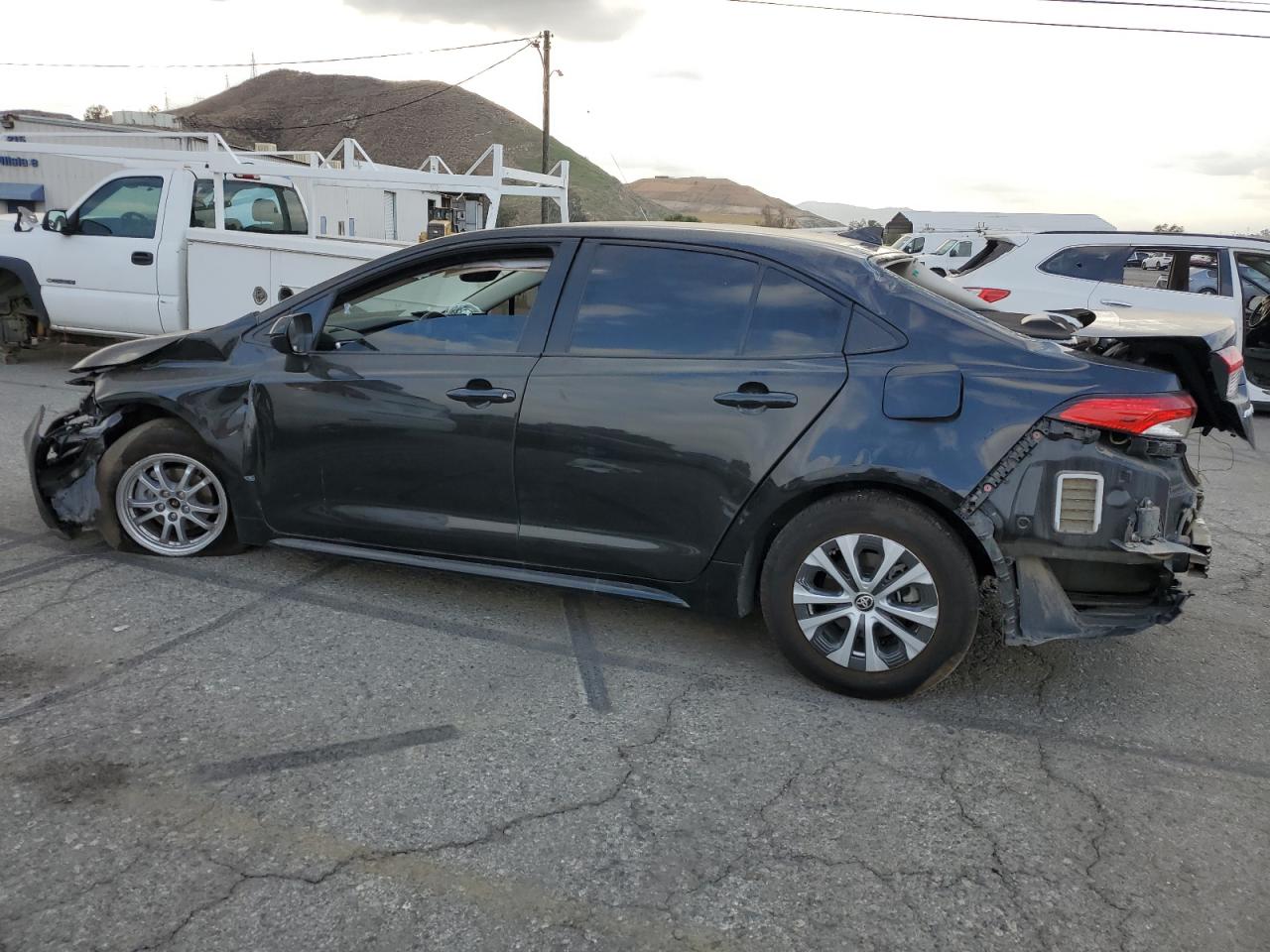 Image 2 of 2022 TOYOTA COROLLA LE 2022 with VIN JTDEAMDE6NJ058468