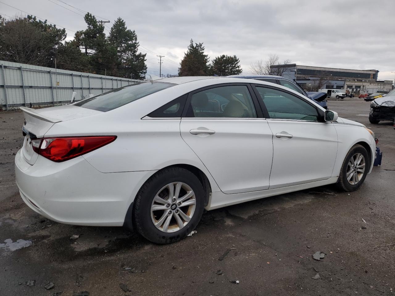 Obraz 3 z 2013 HYUNDAI SONATA GLS 2013 z VIN 5NPEB4AC4DH591443
