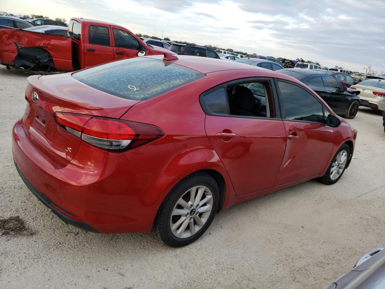 Image 3 of 2017 KIA FORTE LX 2017 with VIN 3KPFL4A77HE085930