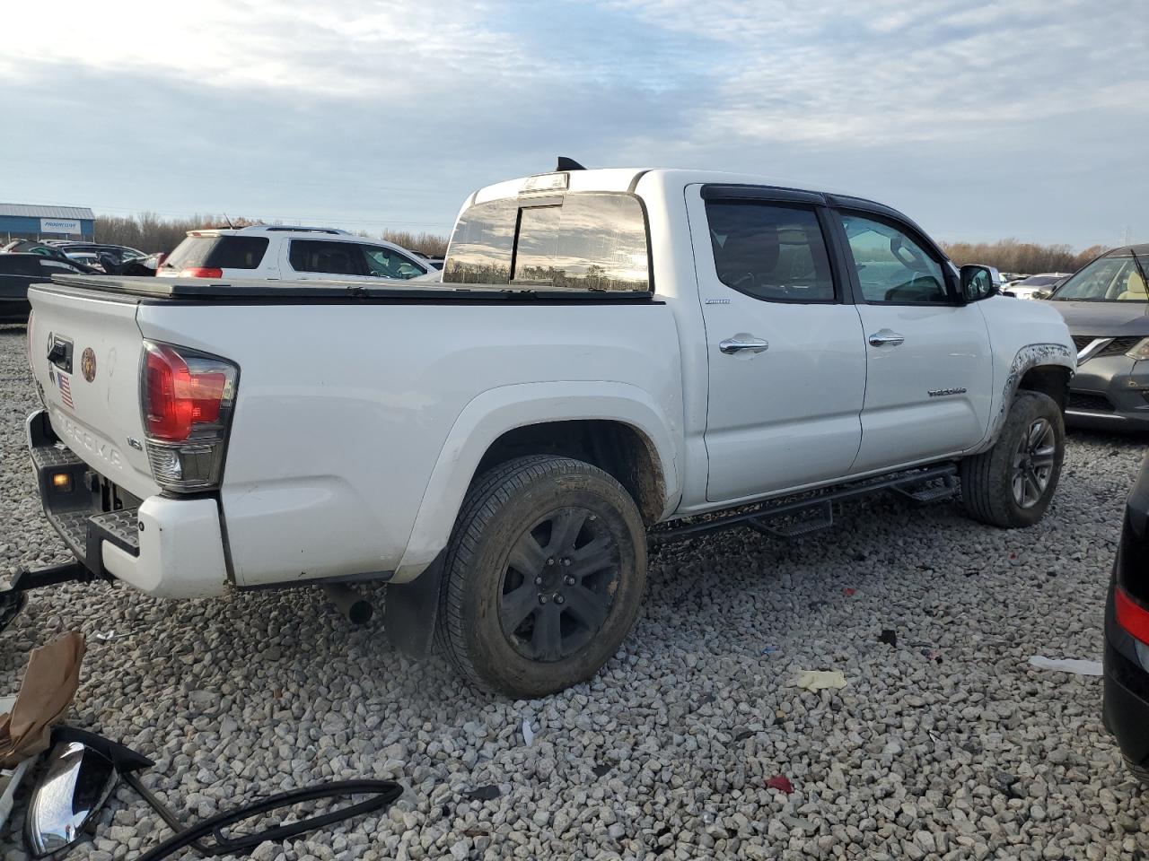 Obraz 3 z 2017 TOYOTA TACOMA DOUBLE CAB 2017 z VIN 3TMGZ5AN2HM055179