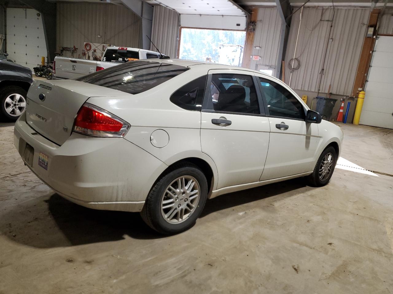 Изображение 3 2010 FORD FOCUS SE 2010 с VIN 1FAHP3FN6AW234179