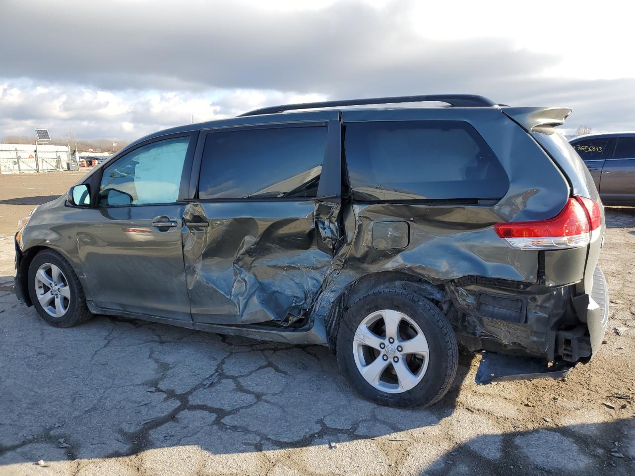 Изображение 2 2011 TOYOTA SIENNA LE 2011 с VIN 5TDKK3DC2BS127549