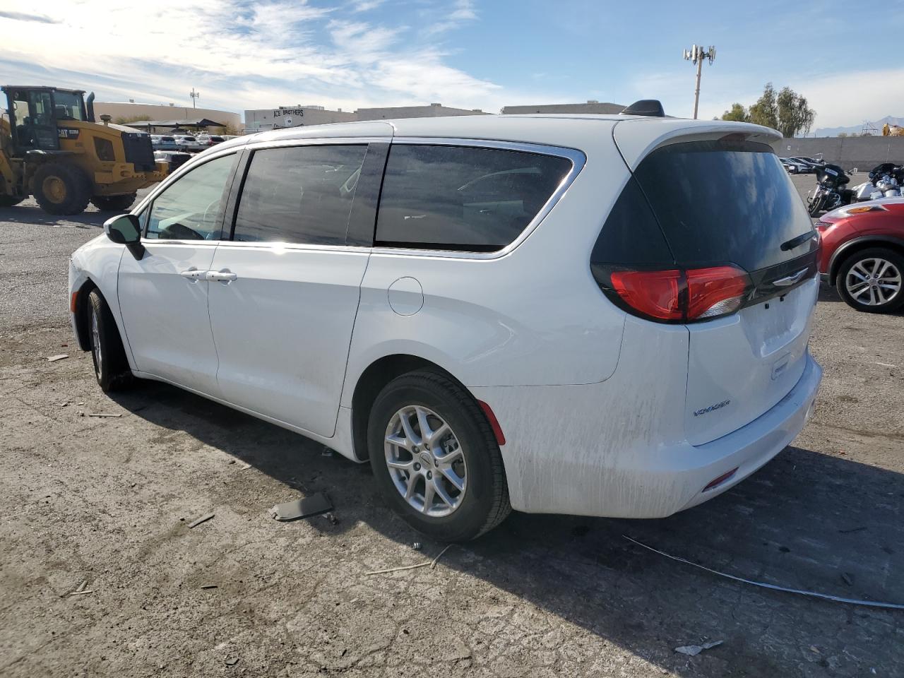 Obraz 2 z 2023 CHRYSLER VOYAGER LX 2023 z VIN 2C4RC1CGXPR616270