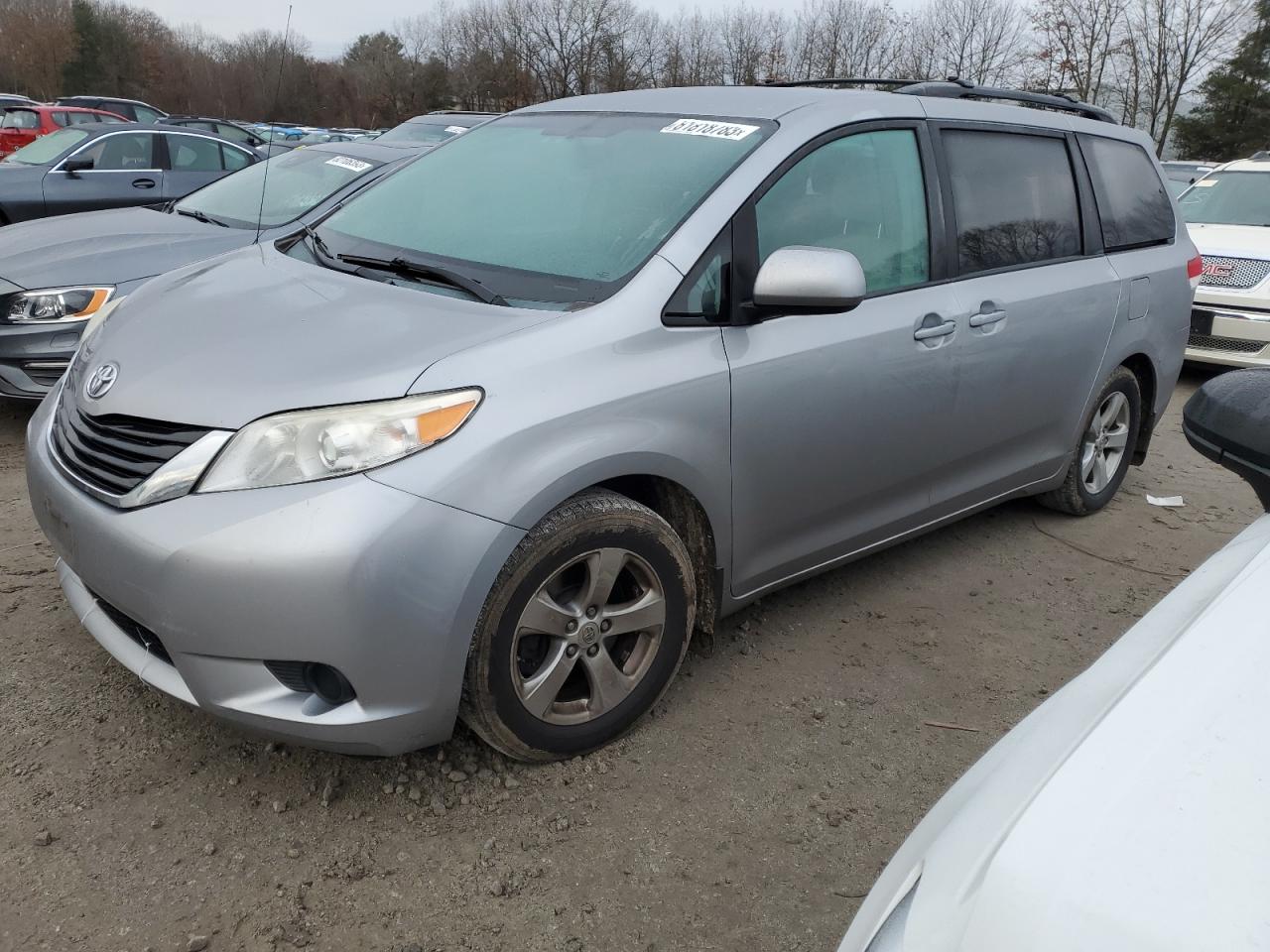 2012 TOYOTA SIENNA LE 2012 image