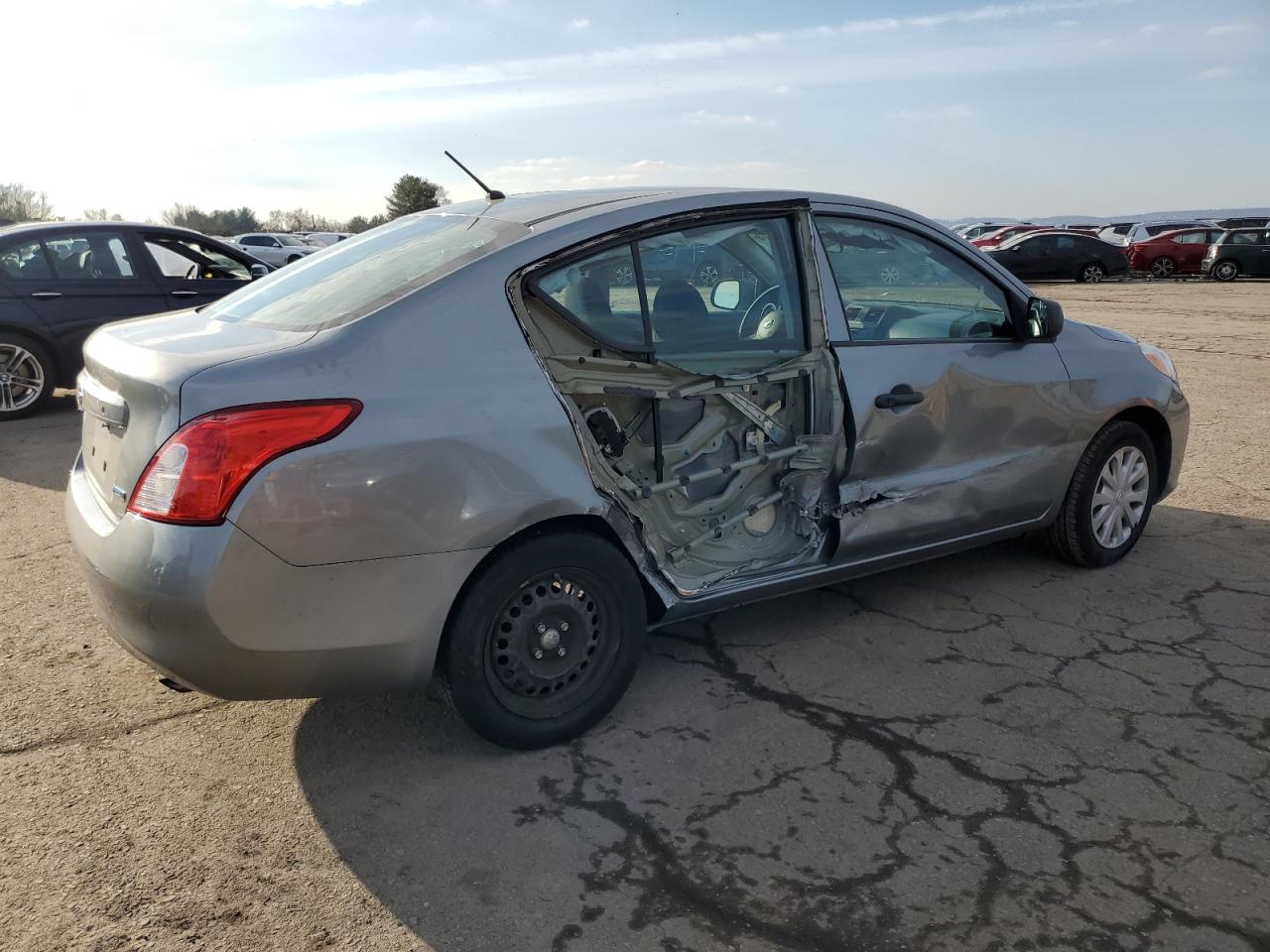 Obraz 3 z 2012 NISSAN VERSA S 2012 z VIN 3N1CN7AP5CL810835