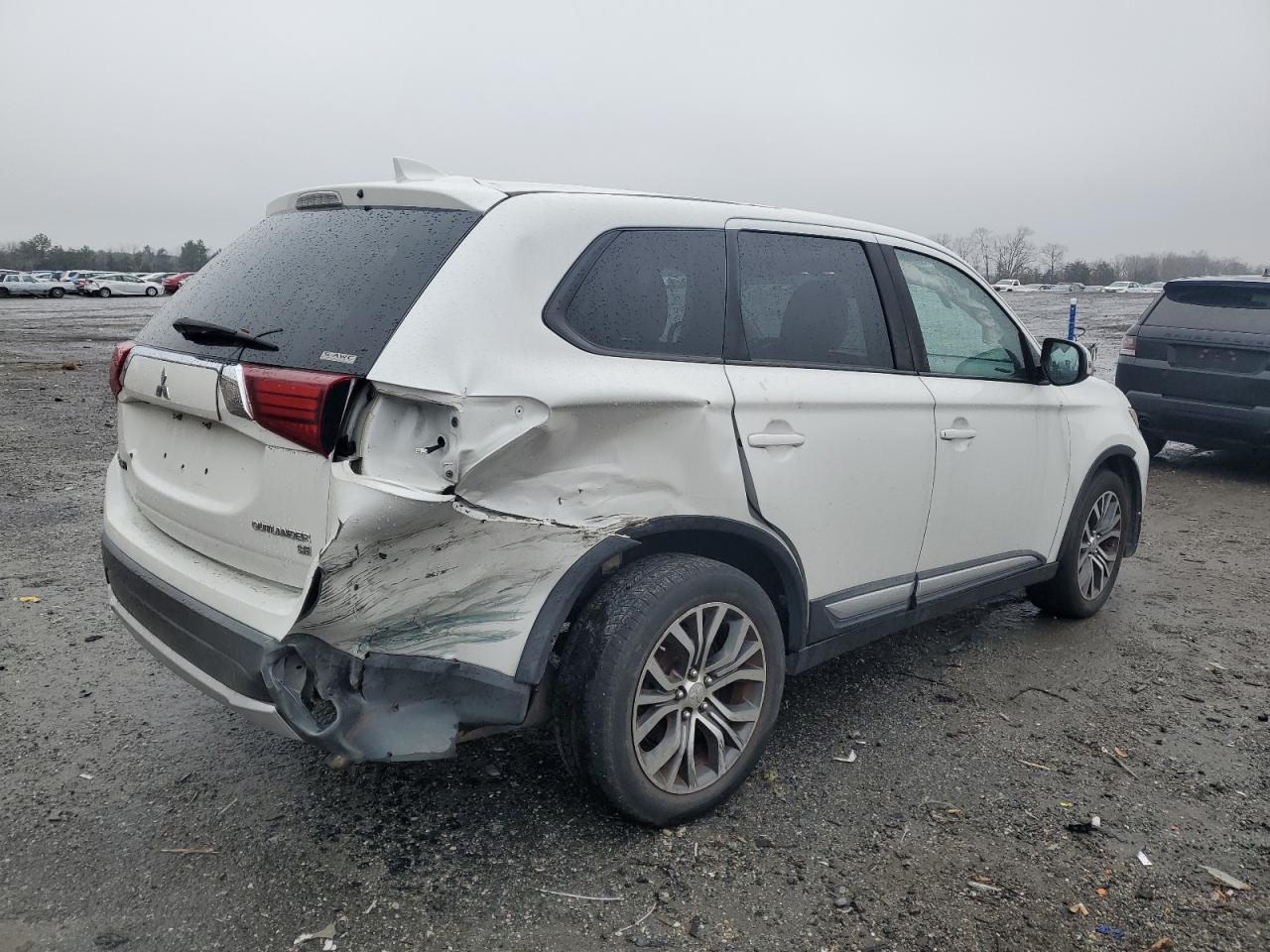 Obraz 3 z 2017 MITSUBISHI OUTLANDER SE 2017 z VIN JA4AZ3A36HZ002826