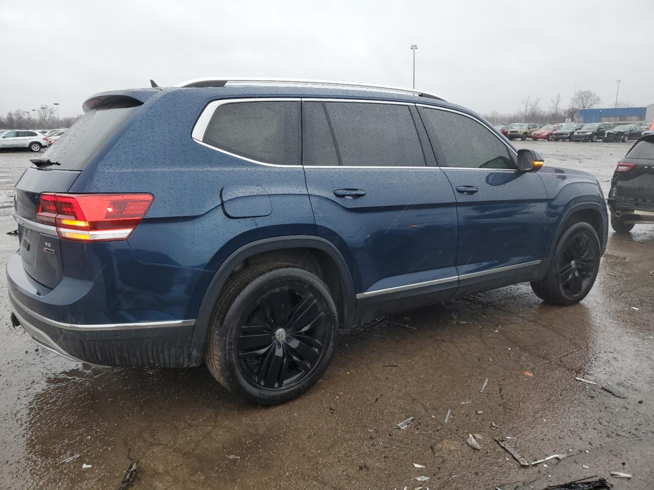 Image 3 of 2018 VOLKSWAGEN ATLAS SEL PREMIUM 2018 with VIN 1V2NR2CA6JC570546