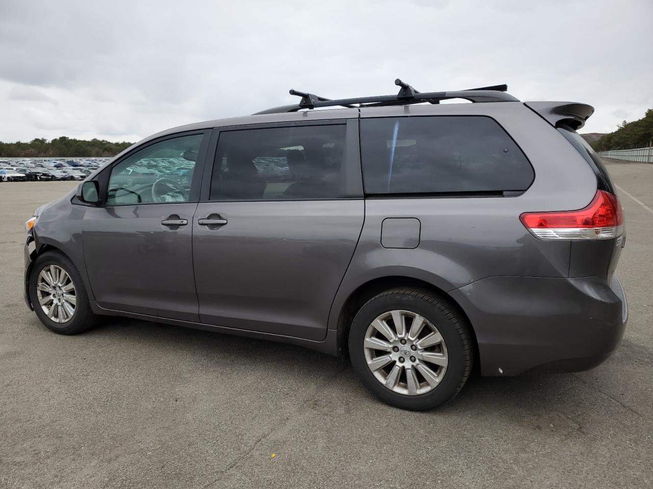 Image 2 of 2011 TOYOTA SIENNA XLE 2011 with VIN 5TDDK3DC5BS024179