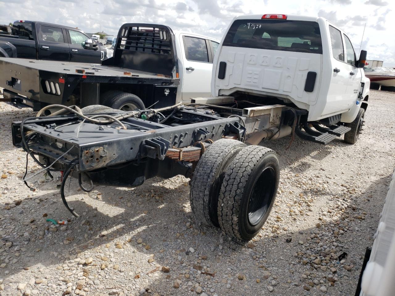 Image 3 of 2020 CHEVROLET SILVERADO MEDIUM DUTY  2020 with VIN 1HTKJPVK6LH393827