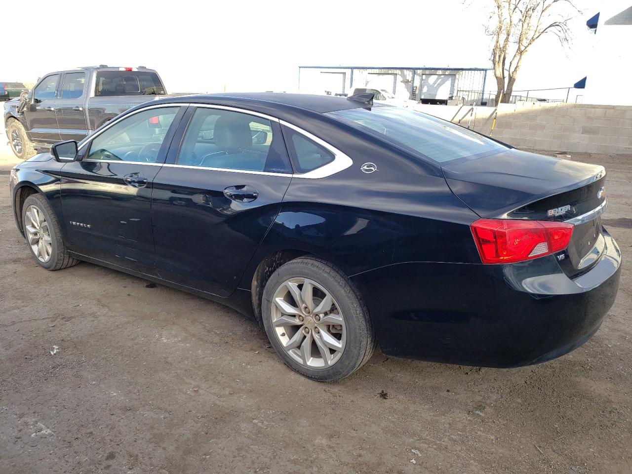 Изображение 2 2017 CHEVROLET IMPALA LT 2017 с VIN 1G1105S36HU186388