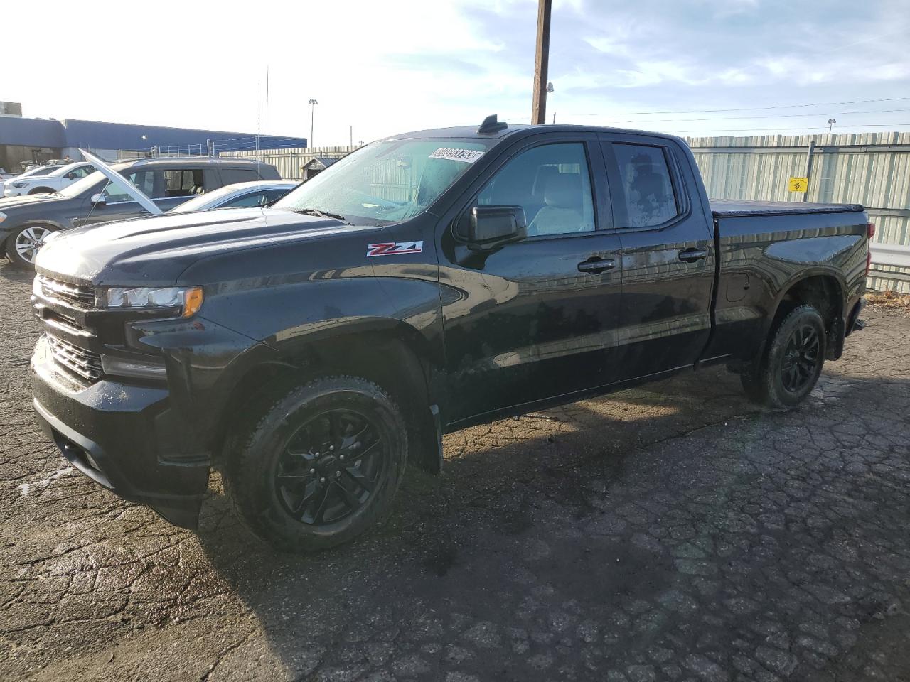 Изображение 1 2020 CHEVROLET SILVERADO K1500 RST 2020 с VIN 1GCRYEED1LZ271092