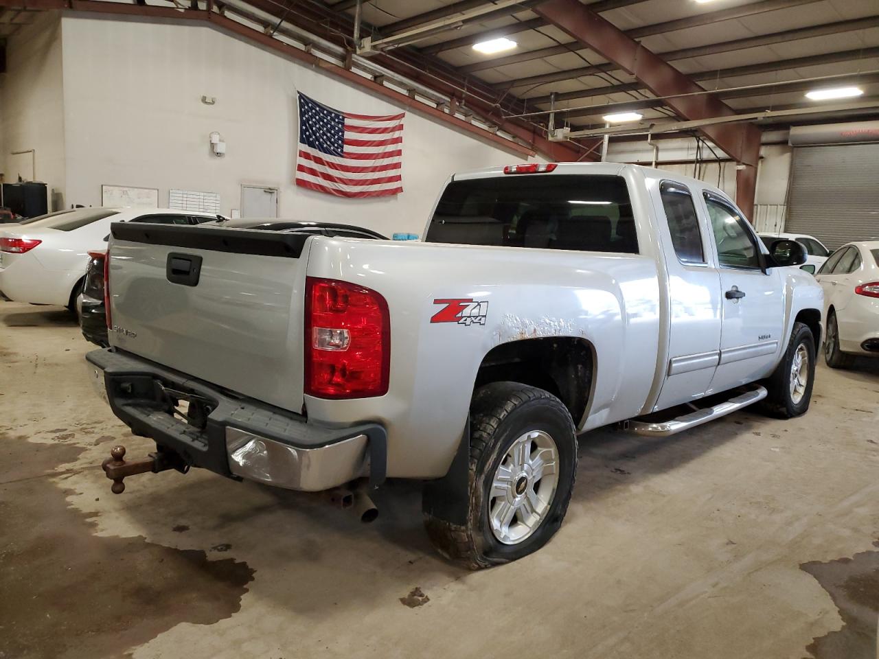 Image 3 of 2011 CHEVROLET SILVERADO K1500 LT 2011 with VIN 1GCRKSE35BZ364476