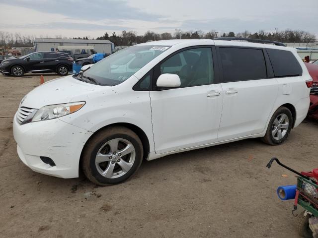 2017 TOYOTA SIENNA LE 2017 image