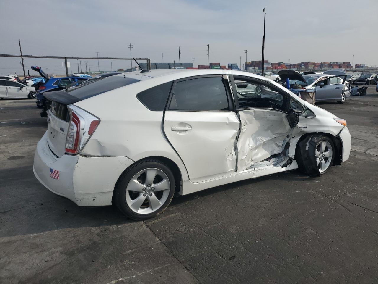 Image 3 of 2014 TOYOTA PRIUS  2014 with VIN JTDKN3DU0E0374074