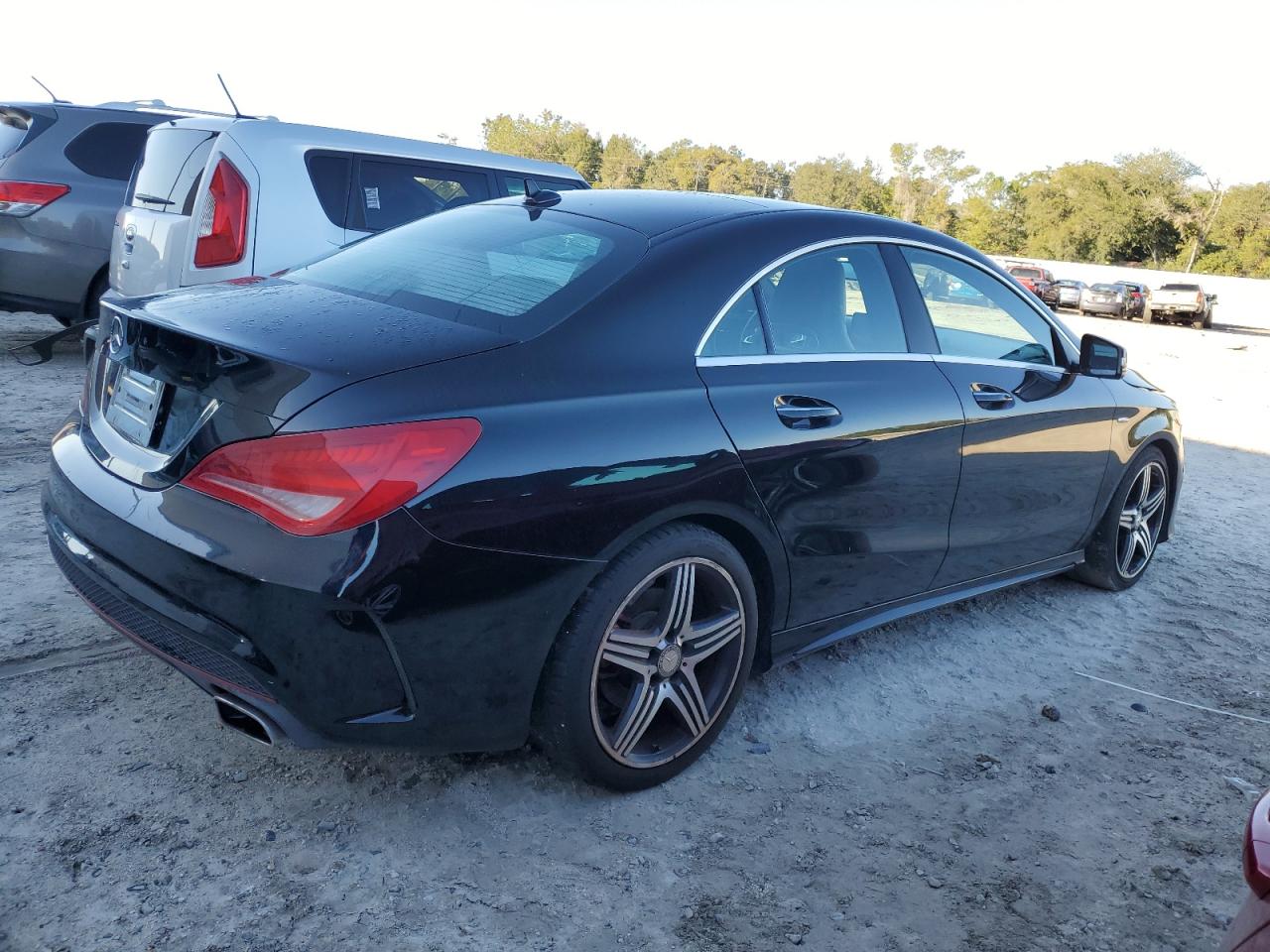 Image 3 of Mercedes-Benz Cla 250 2015 with VIN WDDSJ4EB7FN170879