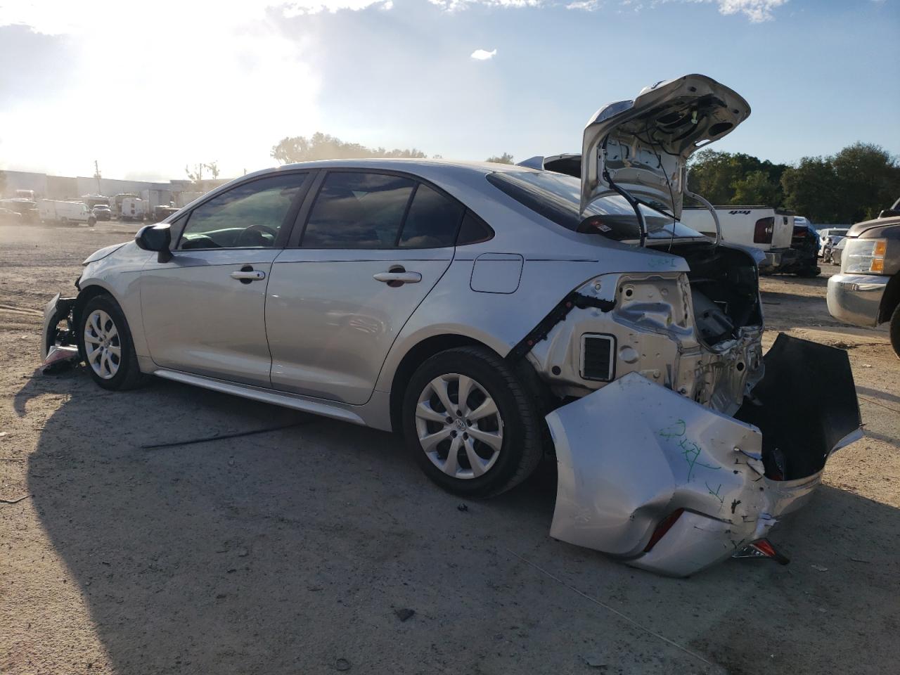 Image 2 of 2020 TOYOTA COROLLA LE 2020 with VIN JTDEPRAE7LJ090925