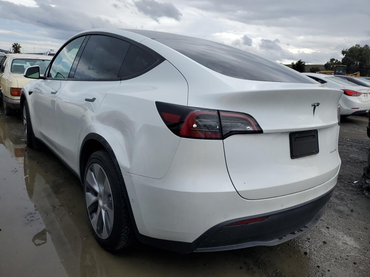 Obraz 2 z 2022 TESLA MODEL Y  2022 z VIN 7SAYGAEE1NF376792