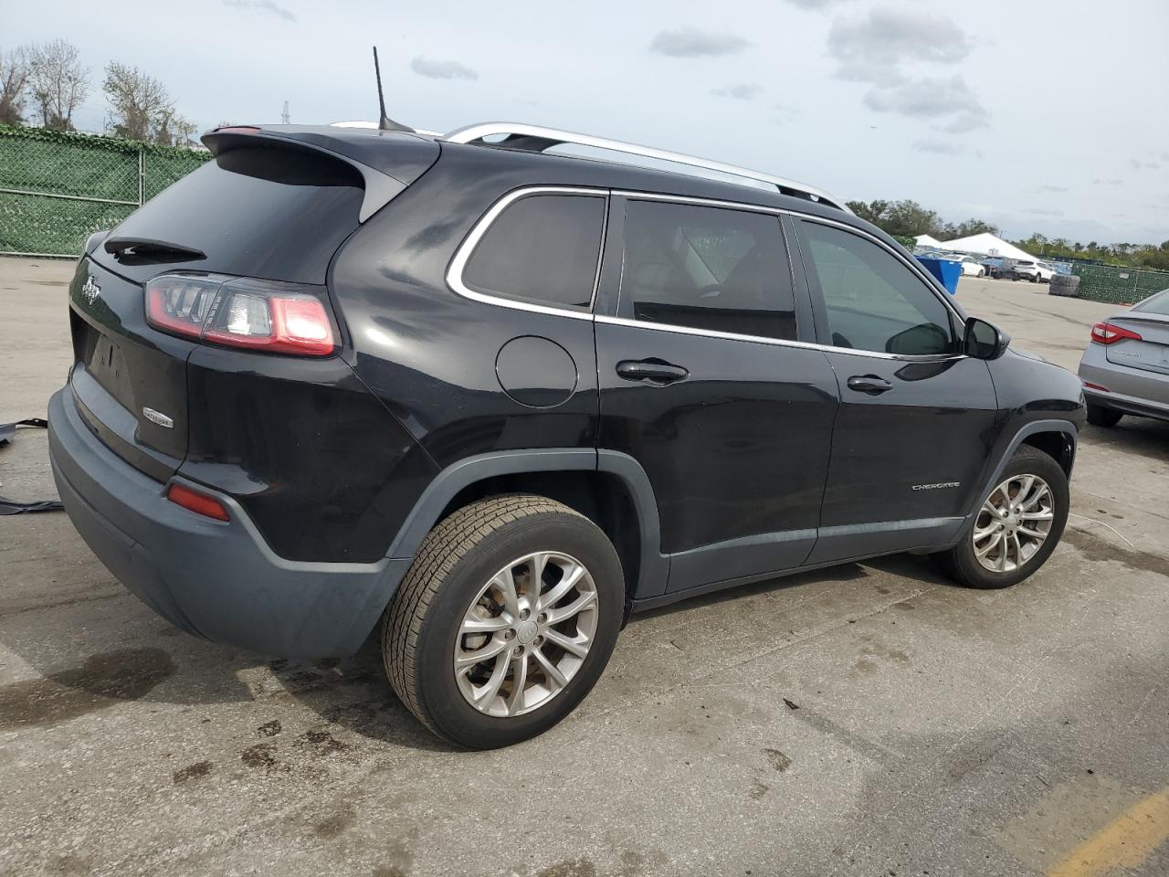 Obraz 3 z 2019 JEEP CHEROKEE LATITUDE 2019 z VIN 1C4PJLCB2KD242682