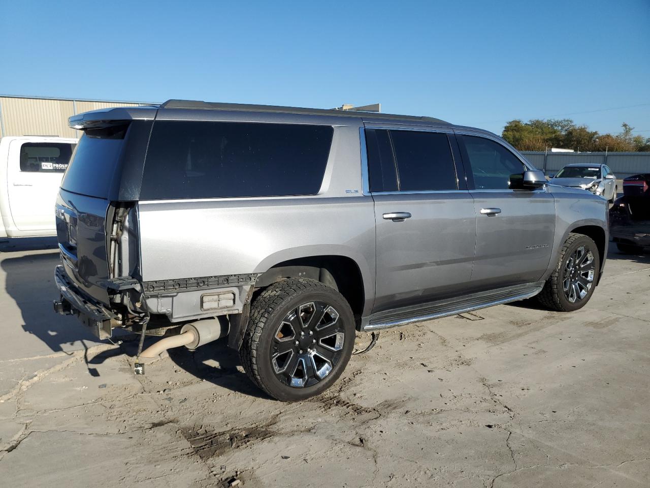 Image 3 of 2018 GMC YUKON XL C1500 SLE 2018 with VIN 1GKS1FKCXJR223146