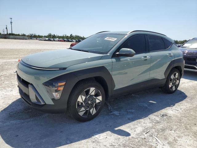 Obraz 1 z 2024 HYUNDAI KONA SEL 2024 z VIN KM8HB3AB7RU096953