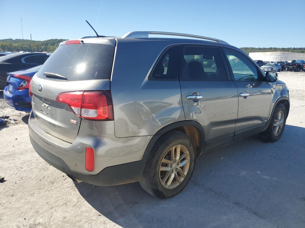 Изображение 3 2015 KIA SORENTO LX 2015 с VIN 5XYKTCA60FG652141