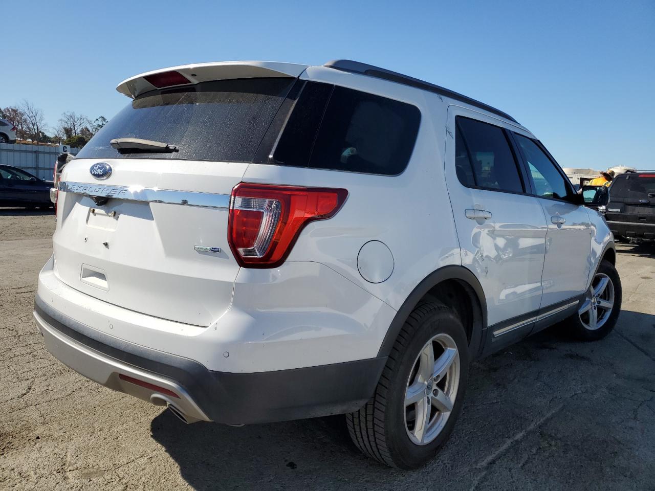 Image 3 of 2016 FORD EXPLORER XLT 2016 with VIN 1FM5K8D80GGC88453