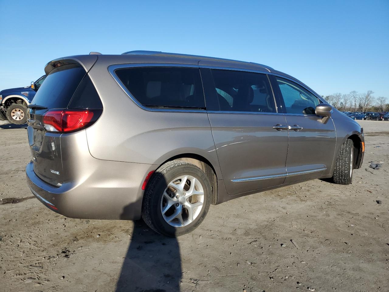 Image 3 of 2018 CHRYSLER PACIFICA TOURING L PLUS 2018 with VIN 2C4RC1EG2JR234500
