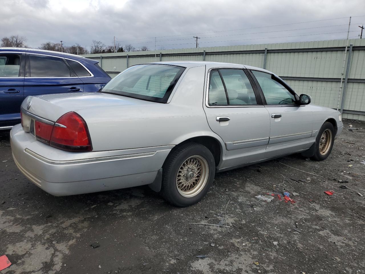 Obraz 3 z 2000 MERCURY GRAND MARQUIS GS 2000 z VIN 2MEFM74W3YX683748